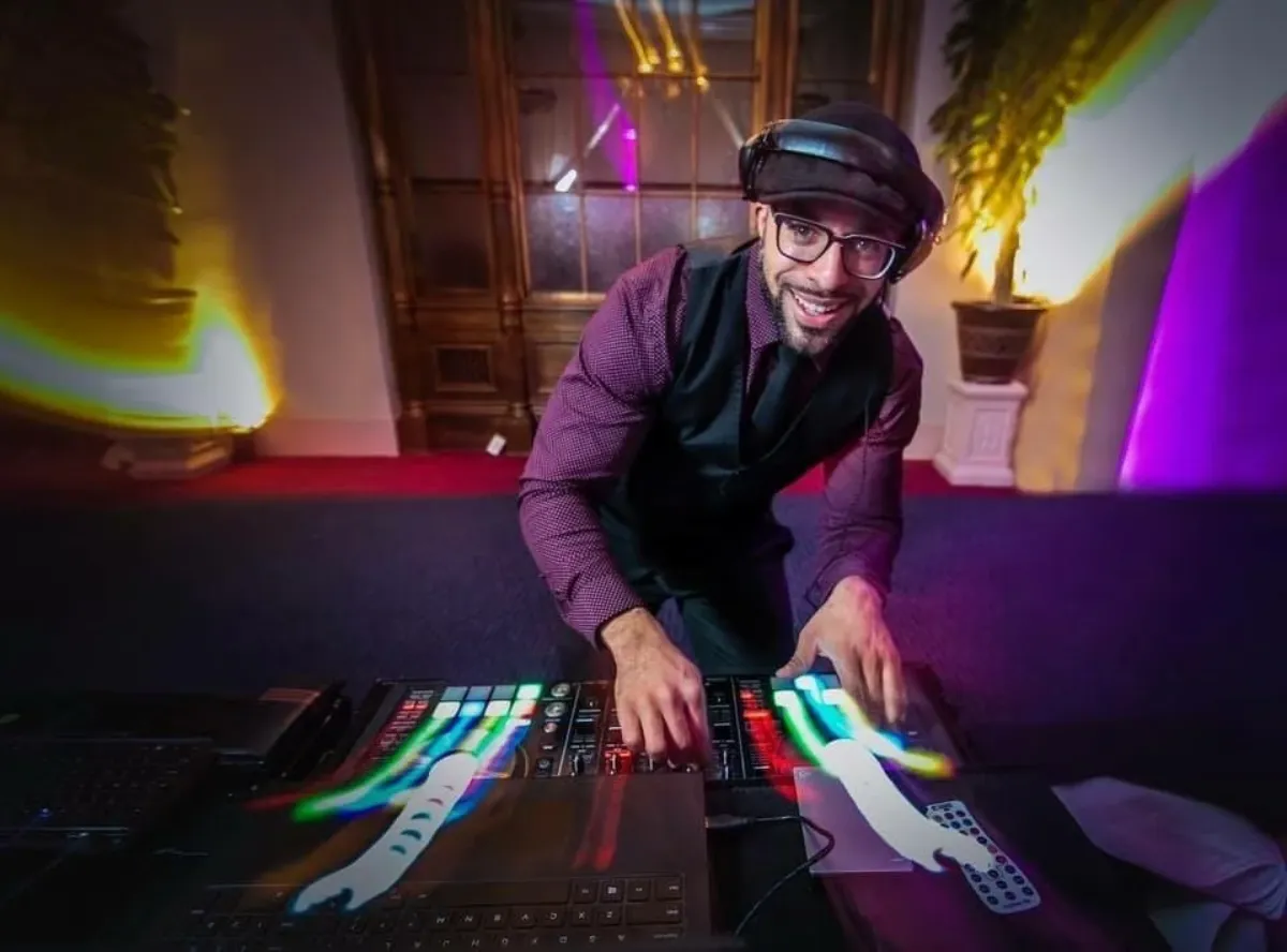 Fernando Bustamante entertaining at an event