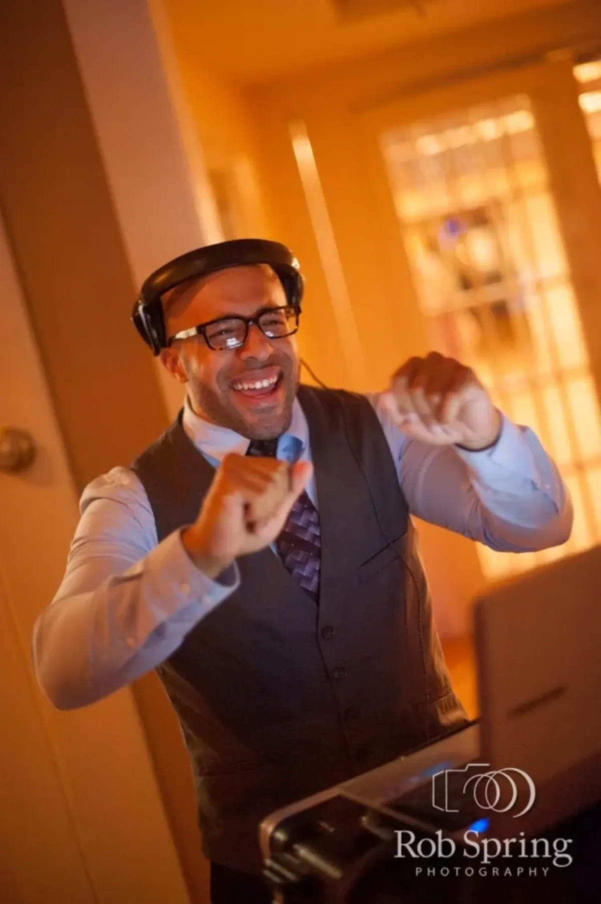 Fernando Bustamante entertaining at an event
