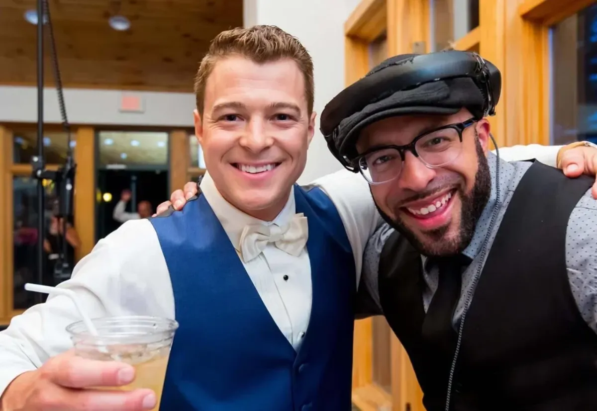 Fernando Bustamante entertaining at an event
