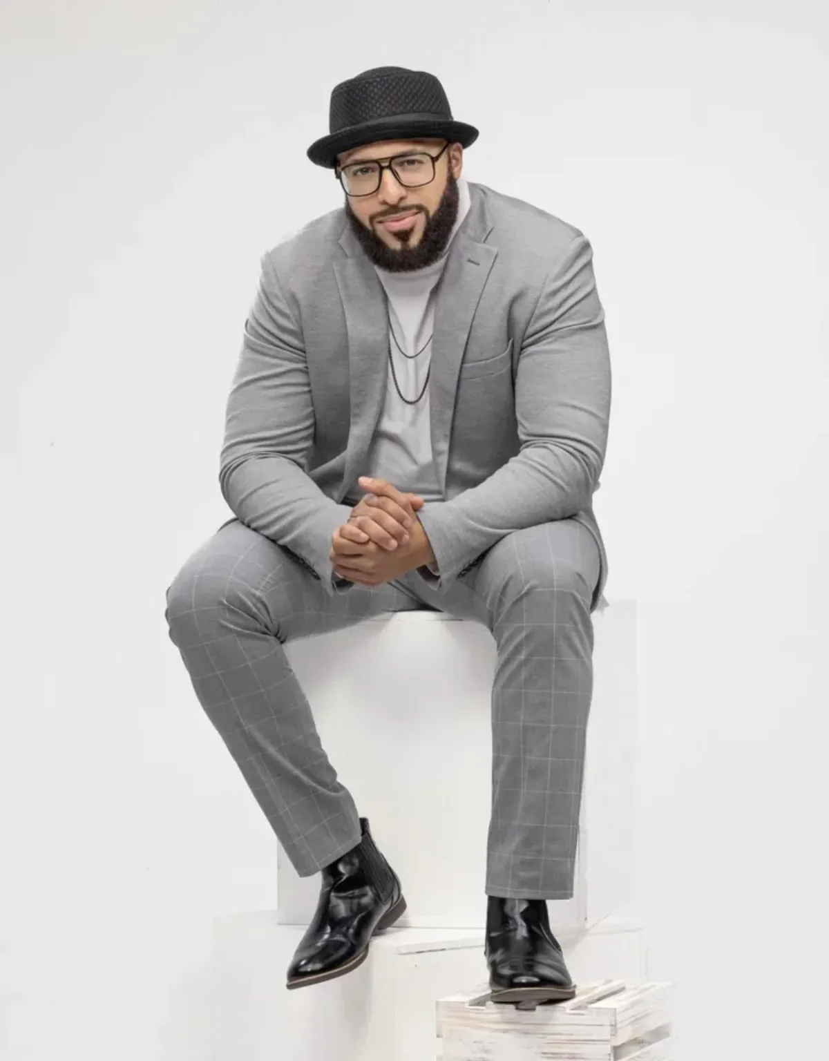 Fernando Bustamante entertaining at an event