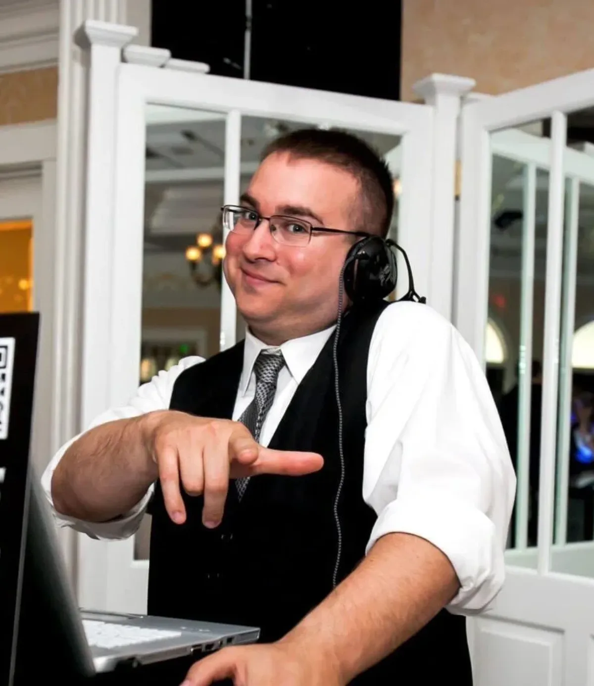 Nate Miller entertaining at an event